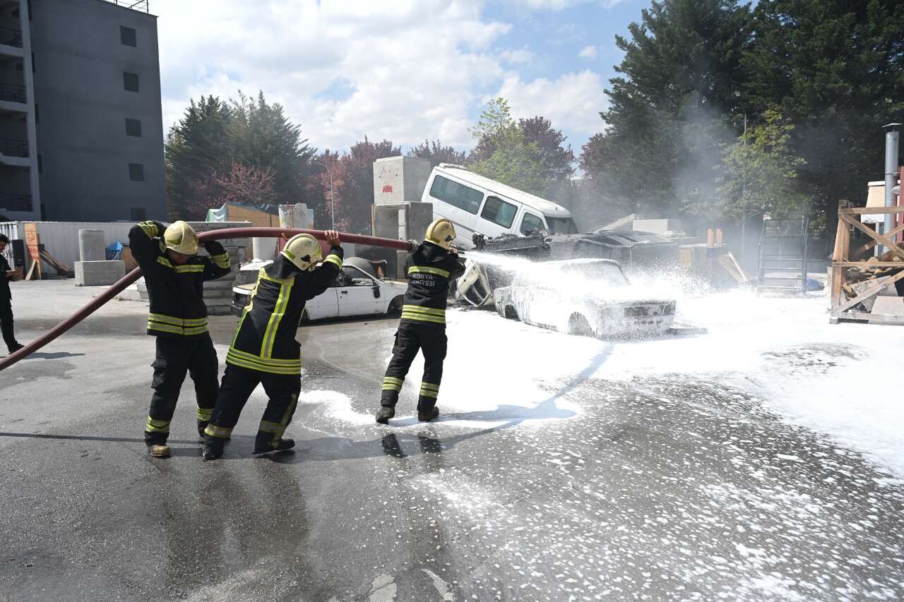 Konya’da gençler gönüllü olarak itfaiyeci olabiliyor 5
